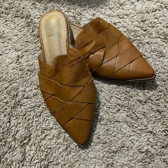 SOLD BEAST FASHION woven mules in cognac - Picture 7 of 8